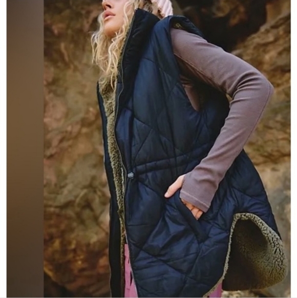 FP Movement Venture On Reversible Vest - Picture 4 of 10